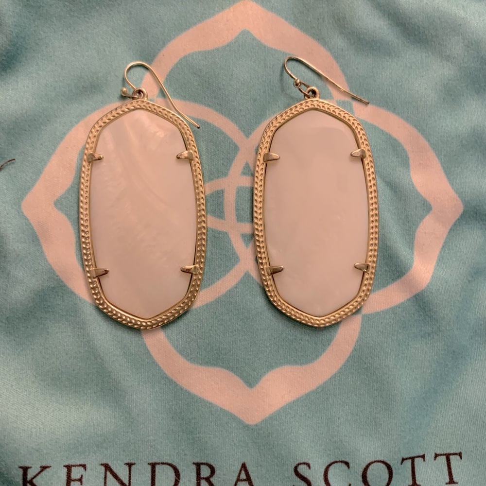 Danielle drop K: Earrings, please be considerate